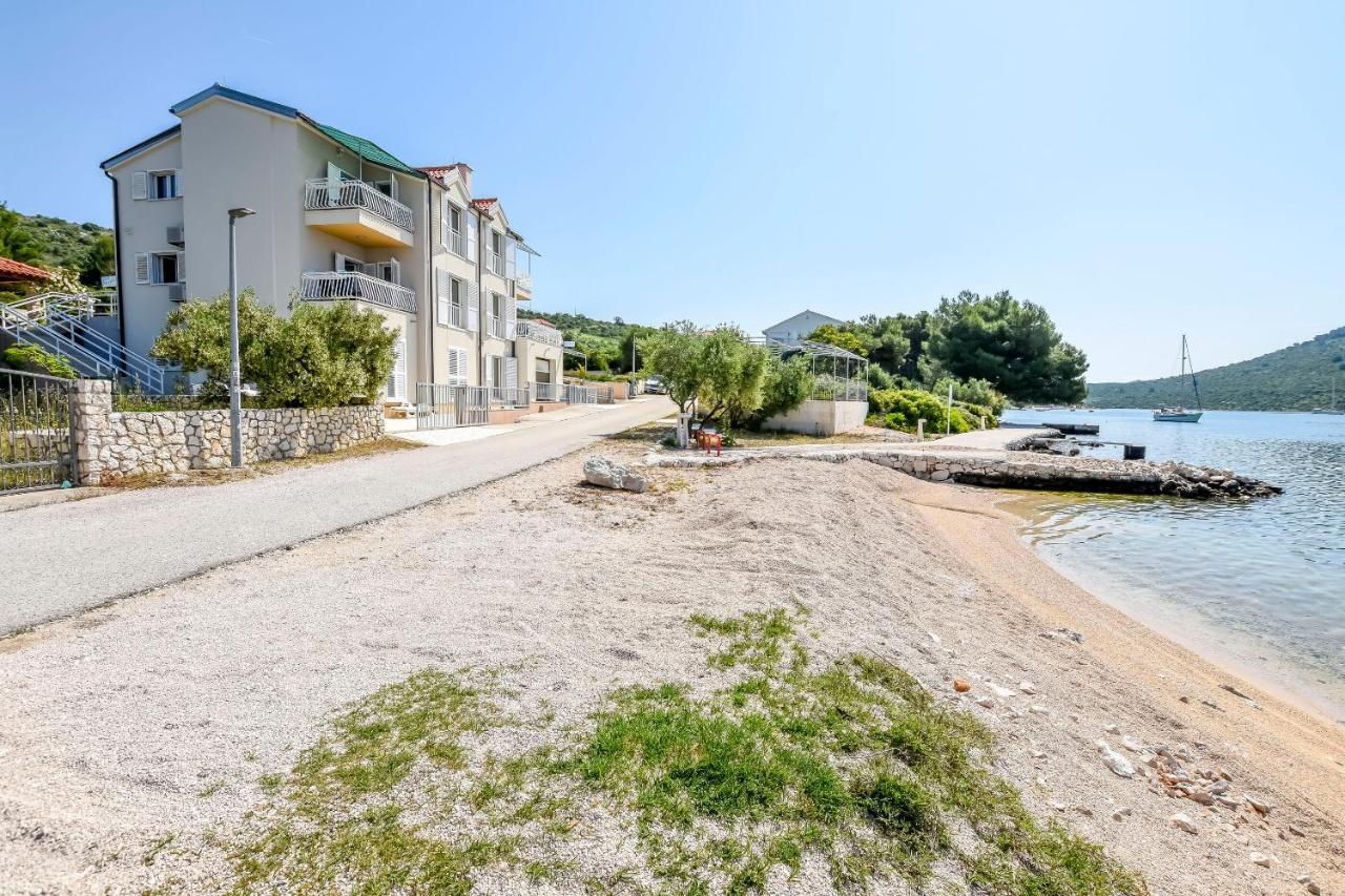 Apartments Silvana Rogoznica  Buitenkant foto