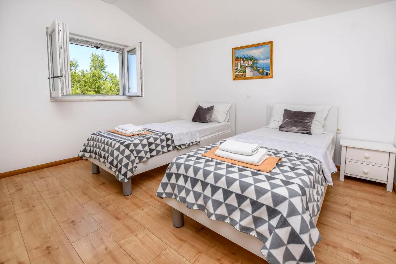 Apartments Silvana Rogoznica  Buitenkant foto