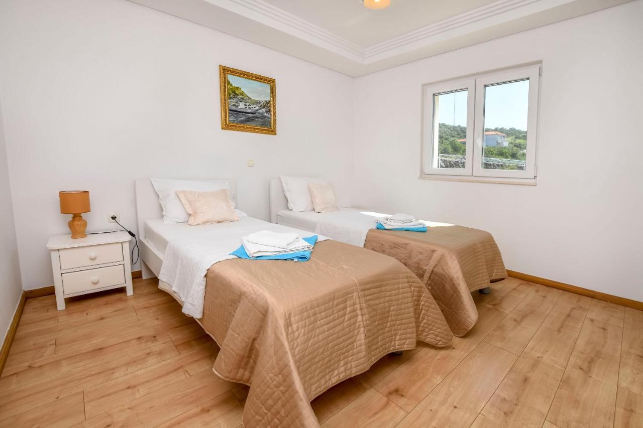 Apartments Silvana Rogoznica  Buitenkant foto