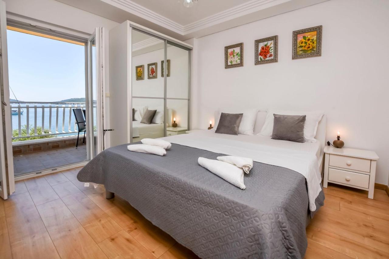 Apartments Silvana Rogoznica  Buitenkant foto